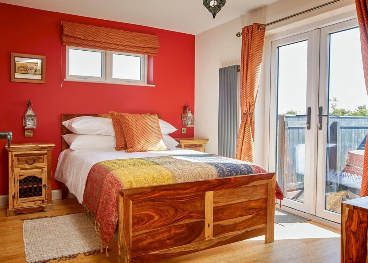 North Star Sanctum Hotel Garton Екстериор снимка