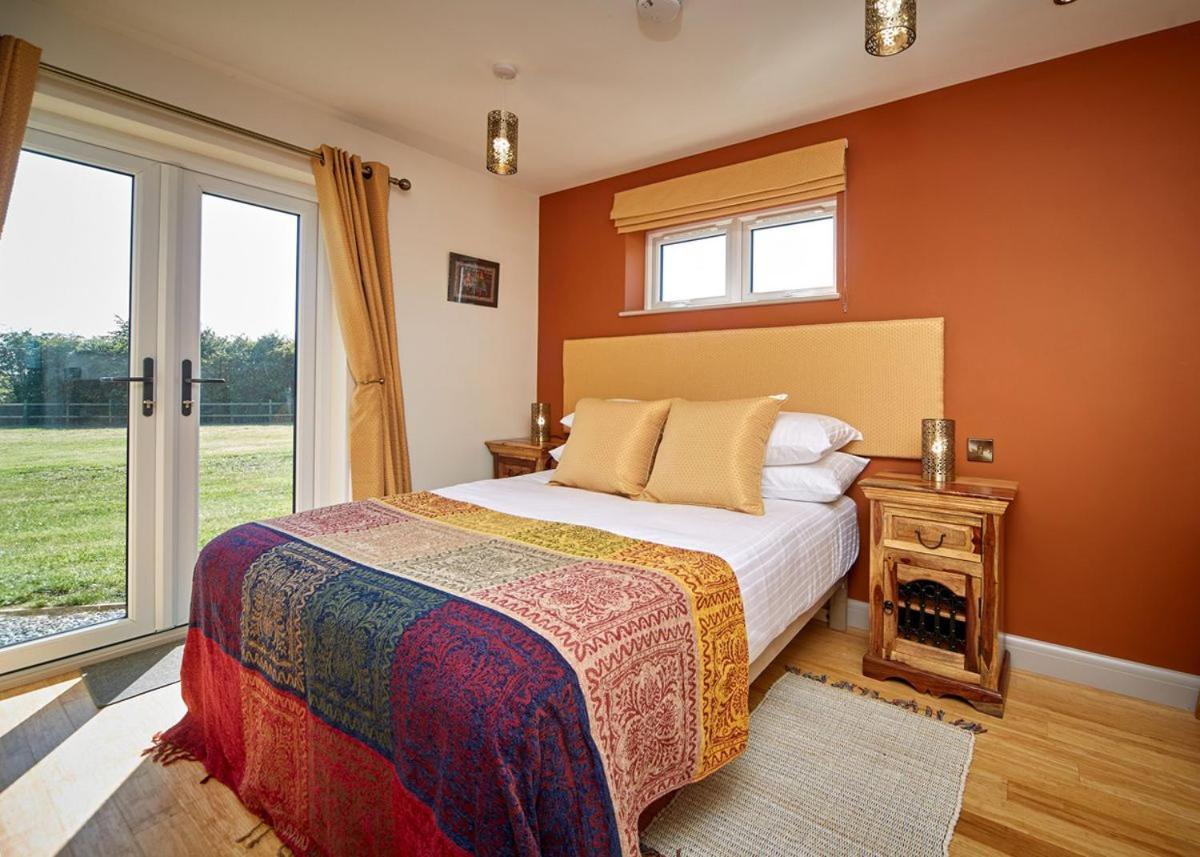 North Star Sanctum Hotel Garton Екстериор снимка