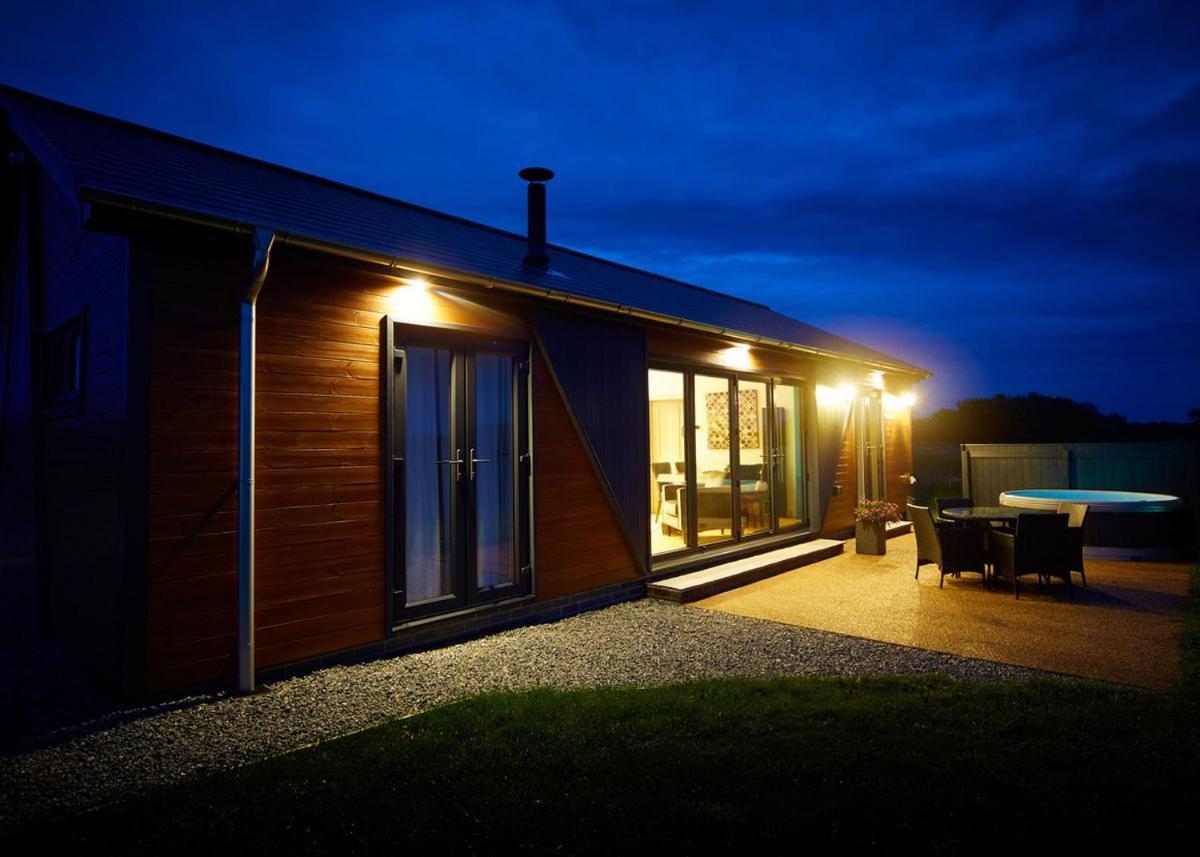 North Star Sanctum Hotel Garton Екстериор снимка