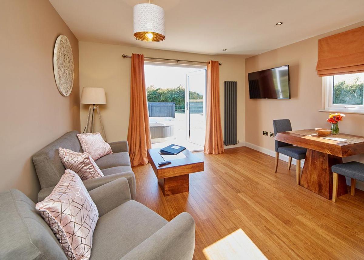 North Star Sanctum Hotel Garton Екстериор снимка