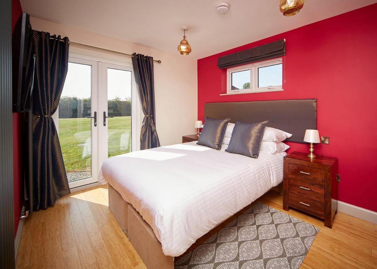 North Star Sanctum Hotel Garton Екстериор снимка