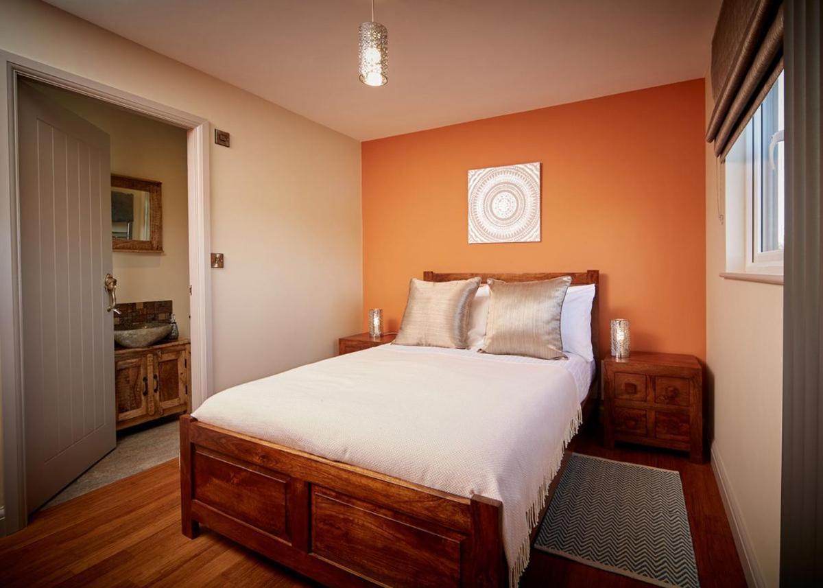 North Star Sanctum Hotel Garton Екстериор снимка